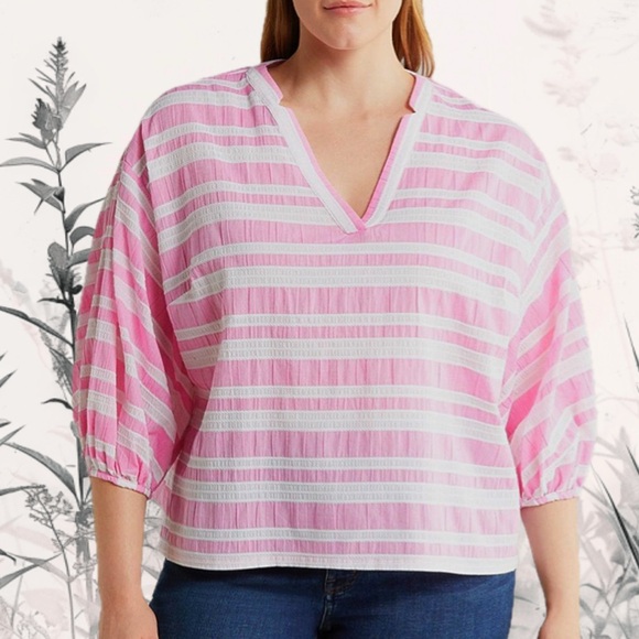 COURT & ROWE Tops - COURT & ROWE NWT Vineyard Pink and White Textured Top 32" p2p 26.5" L